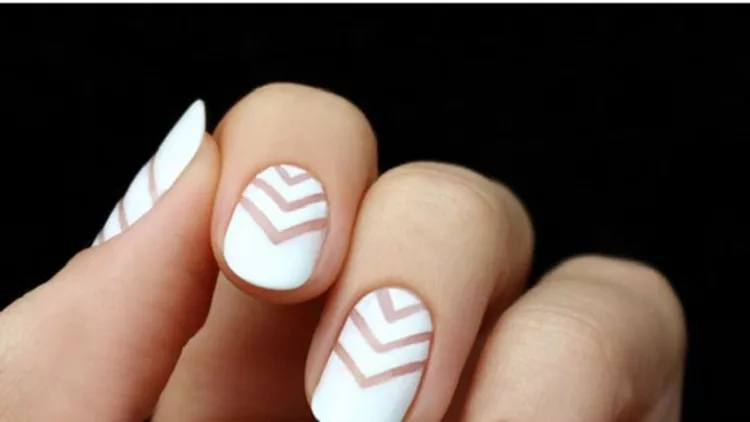 #maniMonday: Το trend του chevron και πώς να το πετύχεις 